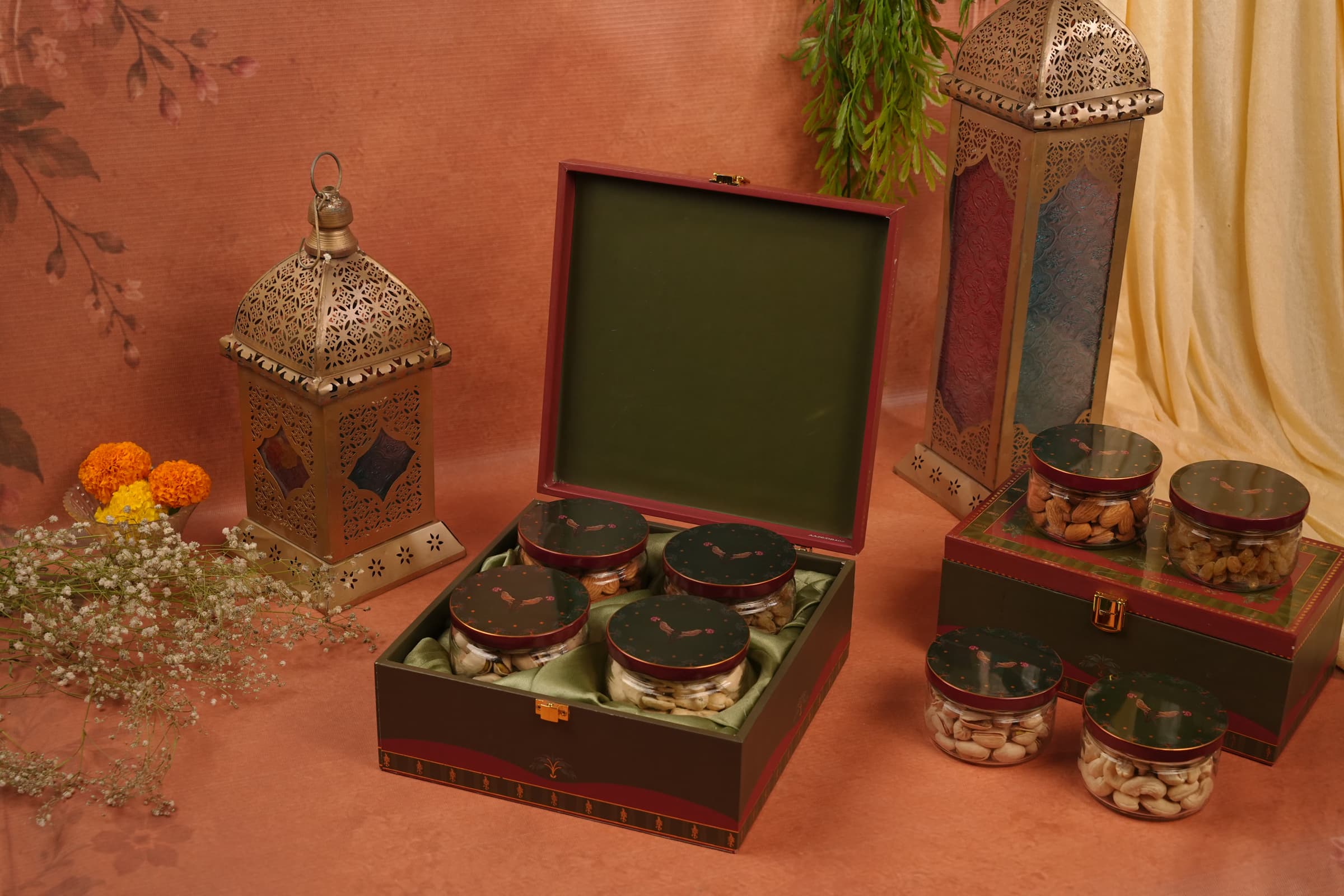 Classic Elegance Assorted Nuts - 4 Thumbnail 3